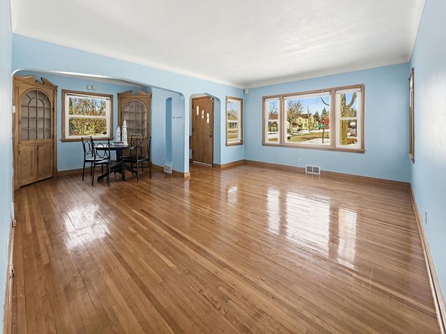 742 Nebraska Avenue E, Saint Paul, MN 55106