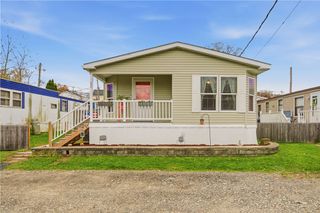 52 Bradley Terrace, Portsmouth, RI 02871