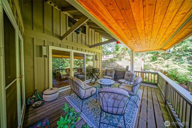 37418 W Lake Walker Drive SE, Enumclaw, WA 98022