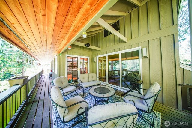 37418 W Lake Walker Drive SE, Enumclaw, WA 98022