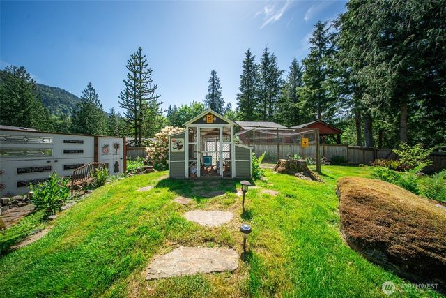 37418 W Lake Walker Drive SE, Enumclaw, WA 98022