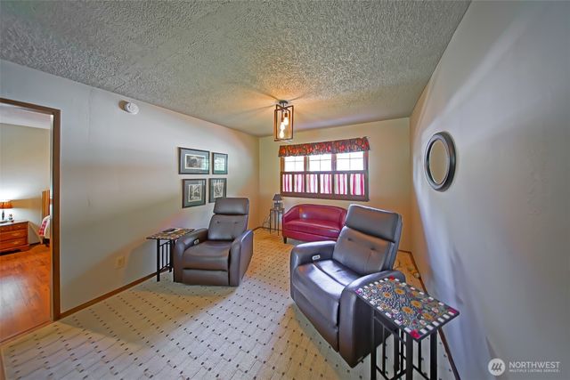 37418 W Lake Walker Drive SE, Enumclaw, WA 98022