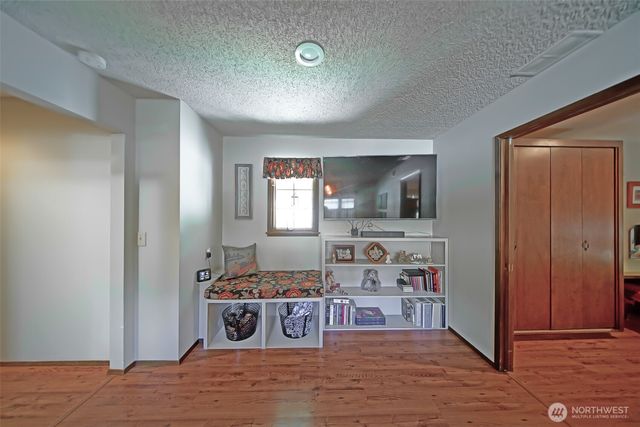 37418 W Lake Walker Drive SE, Enumclaw, WA 98022