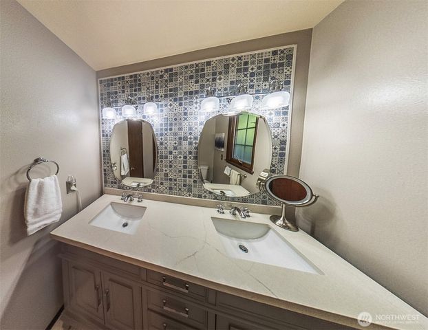 37418 W Lake Walker Drive SE, Enumclaw, WA 98022