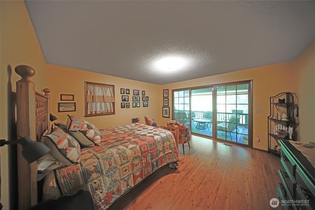37418 W Lake Walker Drive SE, Enumclaw, WA 98022
