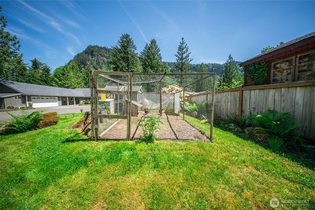 37418 W Lake Walker Drive SE, Enumclaw, WA 98022