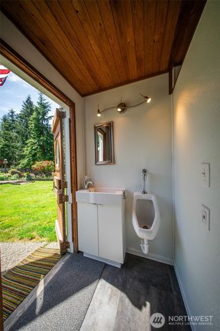 37418 W Lake Walker Drive SE, Enumclaw, WA 98022