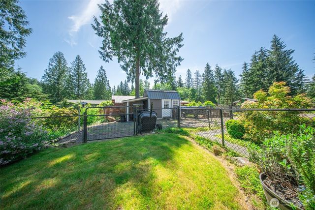 37418 W Lake Walker Drive SE, Enumclaw, WA 98022