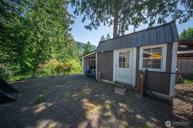 37418 W Lake Walker Drive SE, Enumclaw, WA 98022