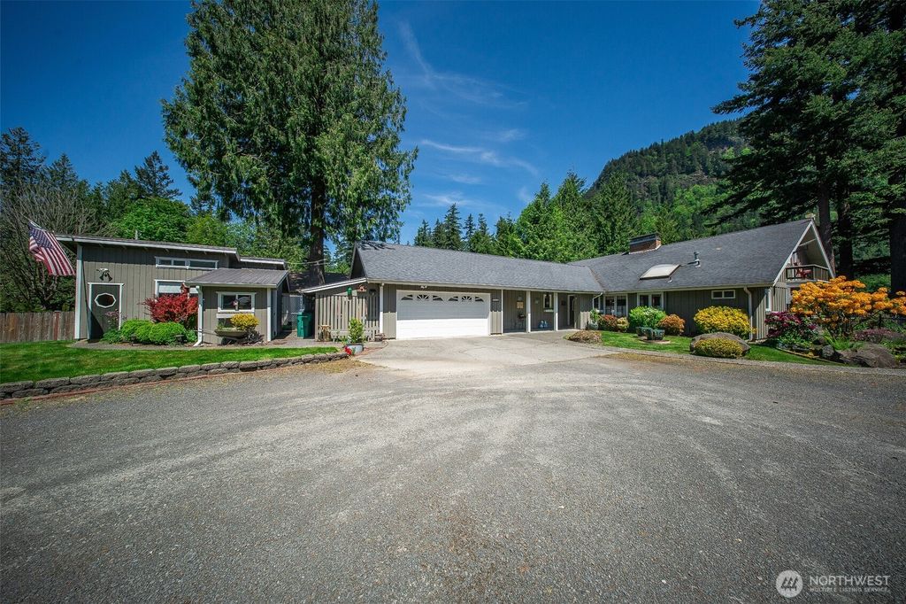 37418 W Lake Walker Drive SE, Enumclaw, WA 98022