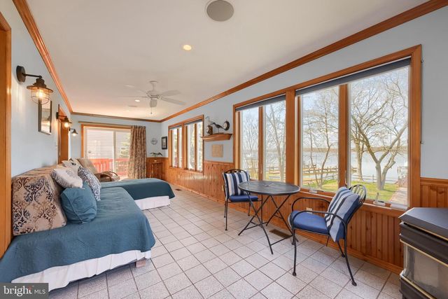 6928 N RIVER DR, Middle River, MD 21220