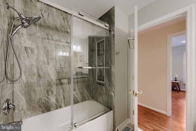 6928 N RIVER DR, Middle River, MD 21220