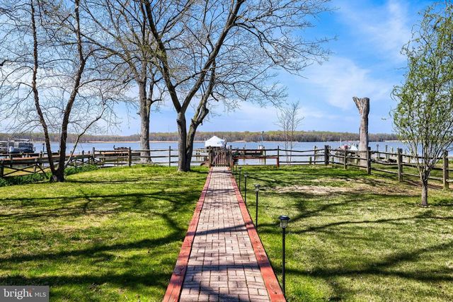 6928 N RIVER DR, Middle River, MD 21220