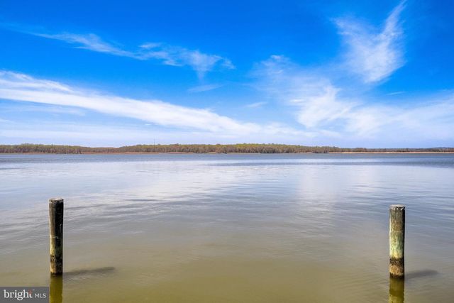 6928 N RIVER DR, Middle River, MD 21220