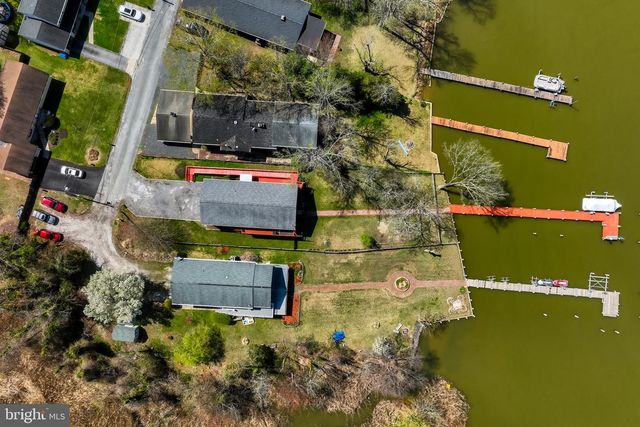 6928 N RIVER DR, Middle River, MD 21220