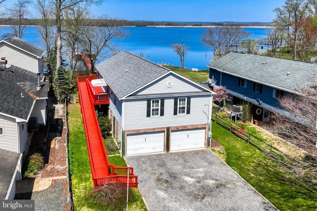 Image 1 of property listing at 6928 N RIVER DR, Middle River, MD 21220