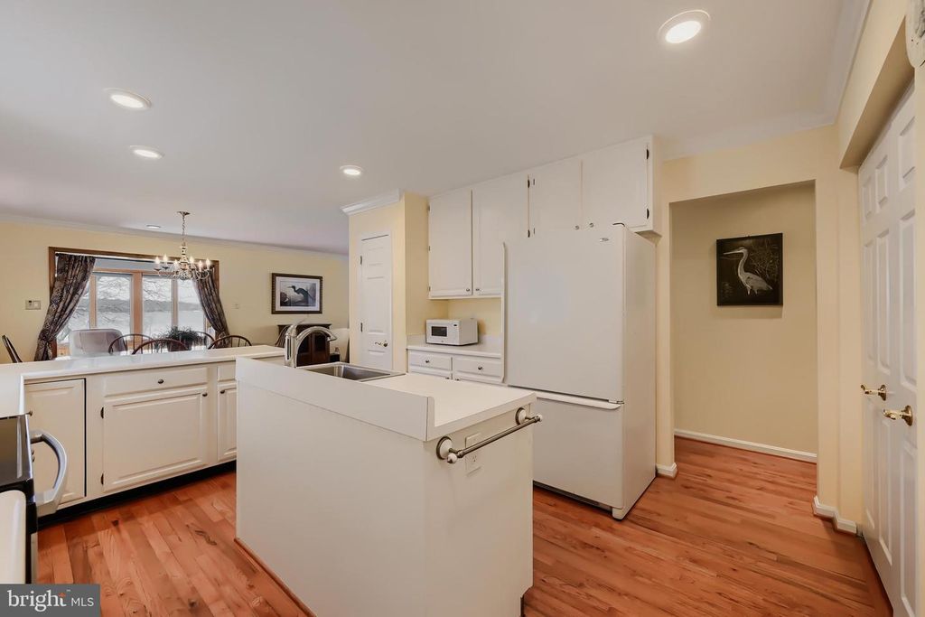 Image 11 of property listing at 6928 N RIVER DR, Middle River, MD 21220