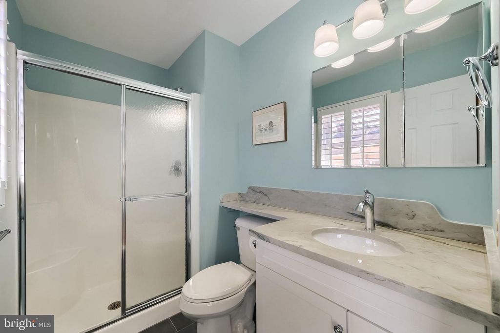 Image 17 of property listing at 6928 N RIVER DR, Middle River, MD 21220