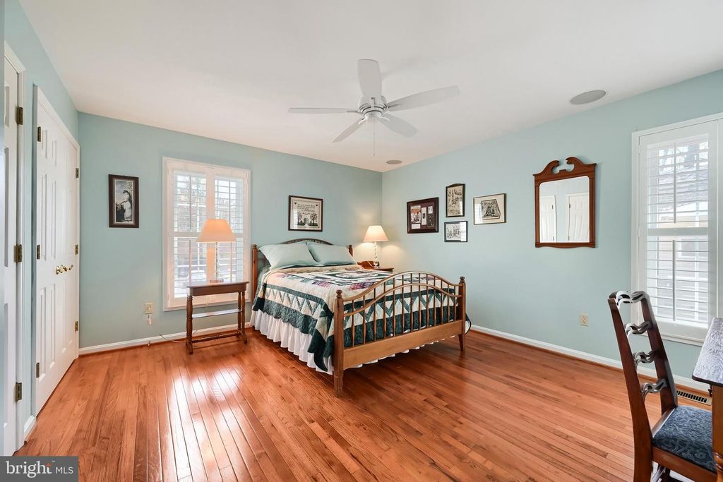 Image 19 of property listing at 6928 N RIVER DR, Middle River, MD 21220