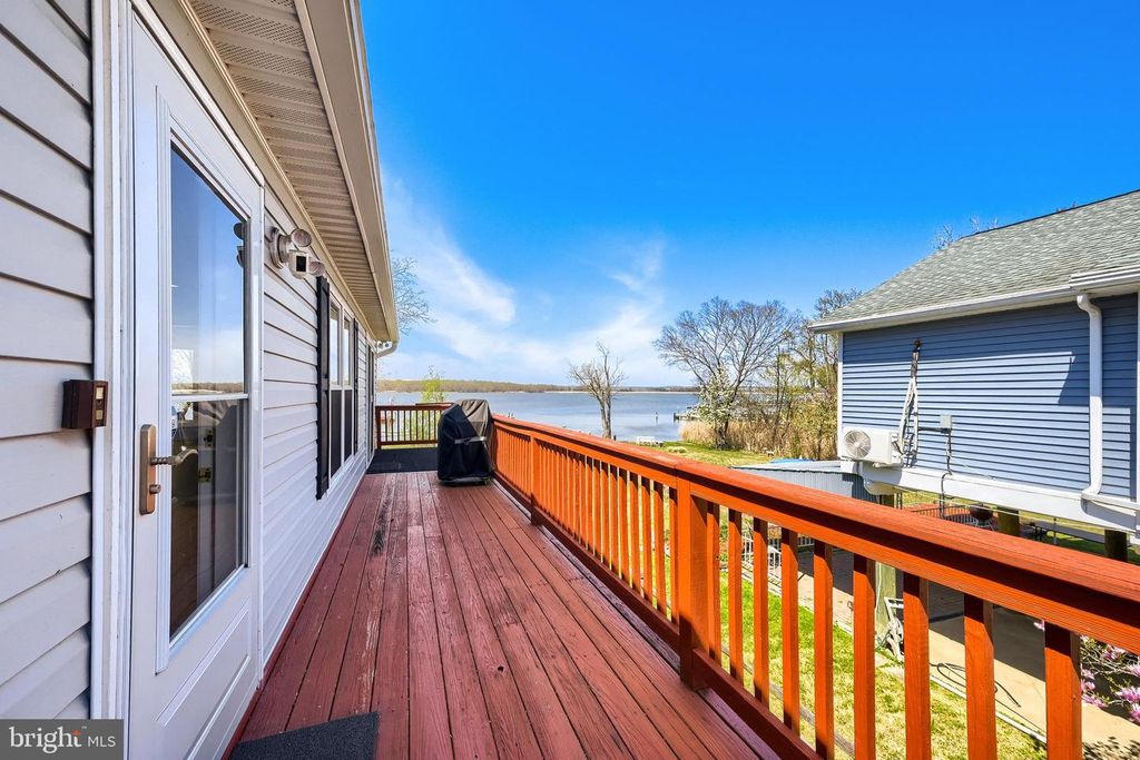 Image 24 of property listing at 6928 N RIVER DR, Middle River, MD 21220