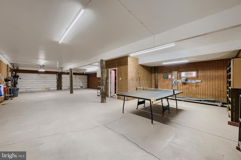 Image 25 of property listing at 6928 N RIVER DR, Middle River, MD 21220