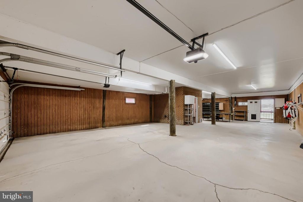 Image 26 of property listing at 6928 N RIVER DR, Middle River, MD 21220