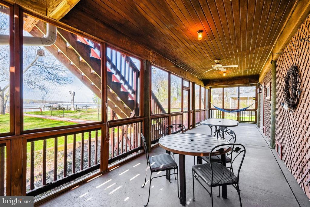 Image 28 of property listing at 6928 N RIVER DR, Middle River, MD 21220