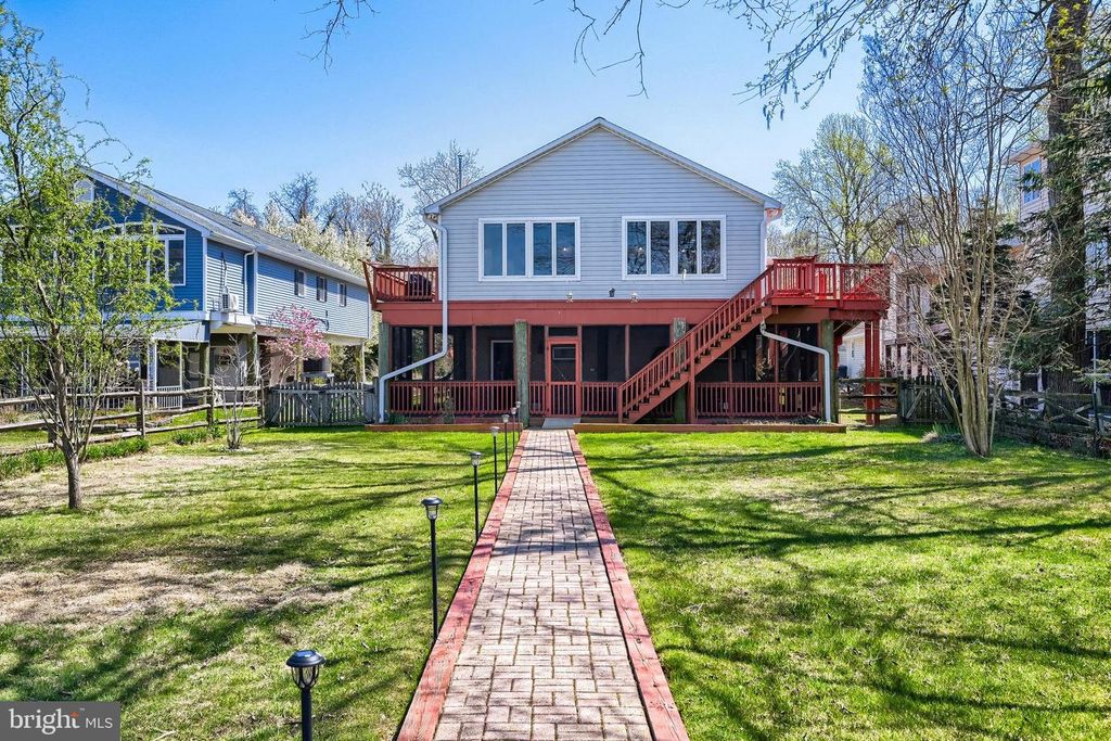 Image 32 of property listing at 6928 N RIVER DR, Middle River, MD 21220