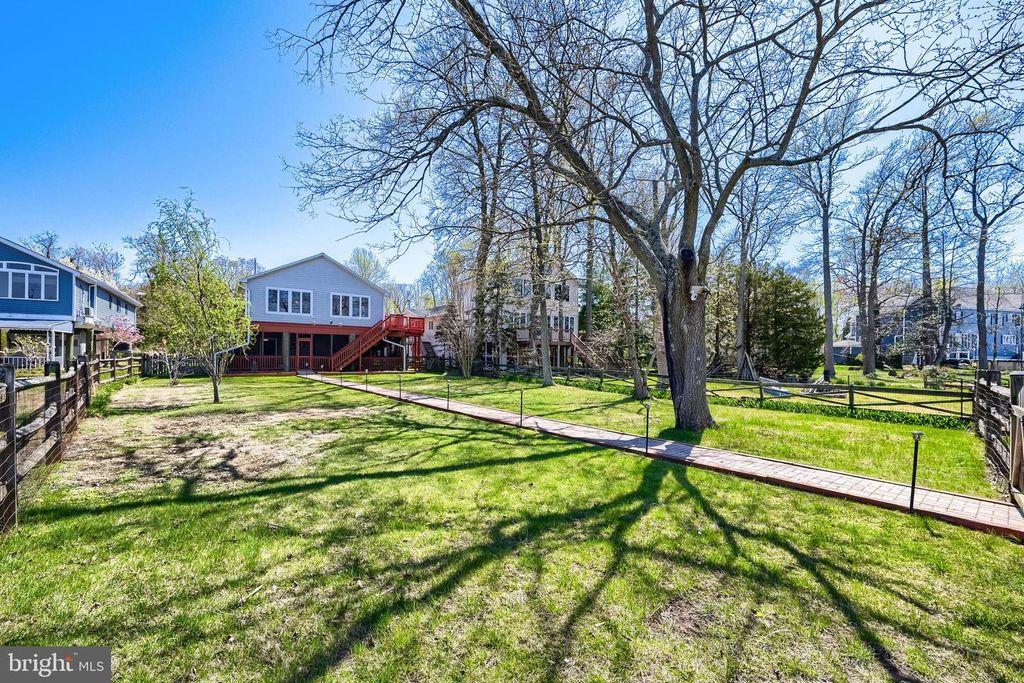 Image 33 of property listing at 6928 N RIVER DR, Middle River, MD 21220