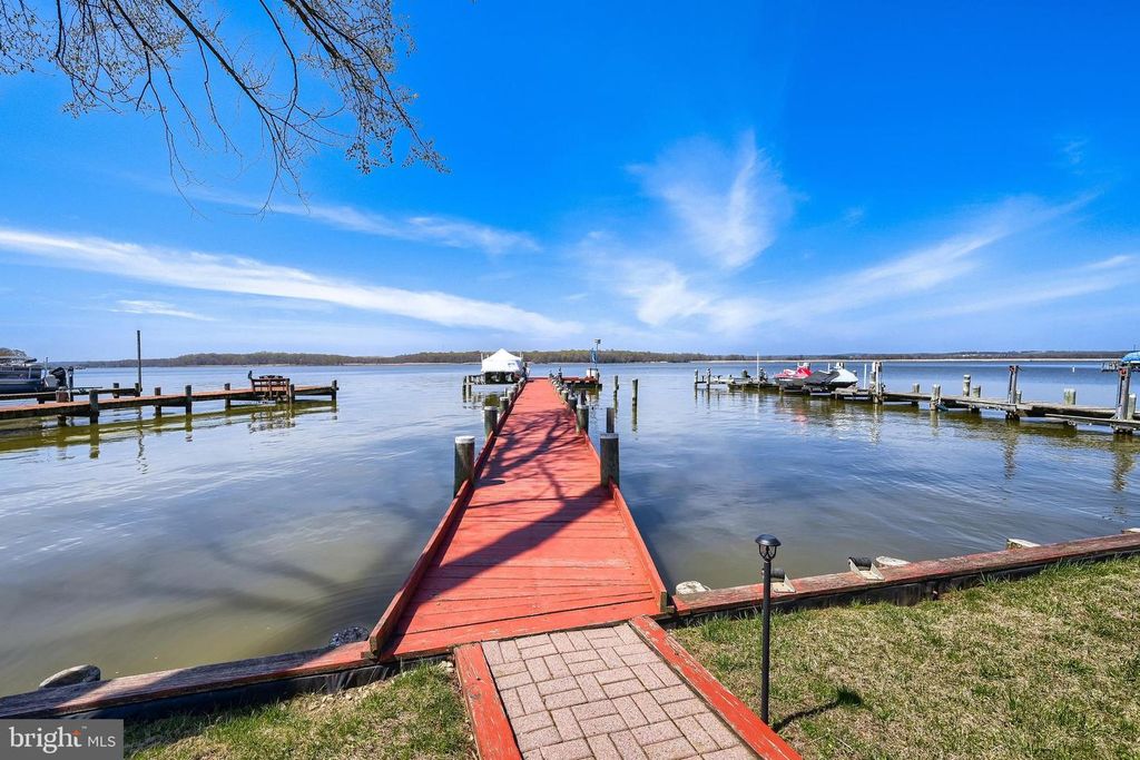 Image 34 of property listing at 6928 N RIVER DR, Middle River, MD 21220