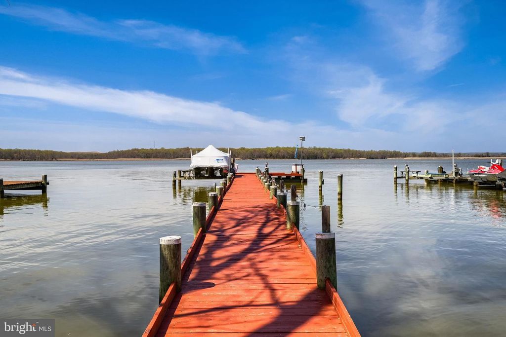 Image 35 of property listing at 6928 N RIVER DR, Middle River, MD 21220