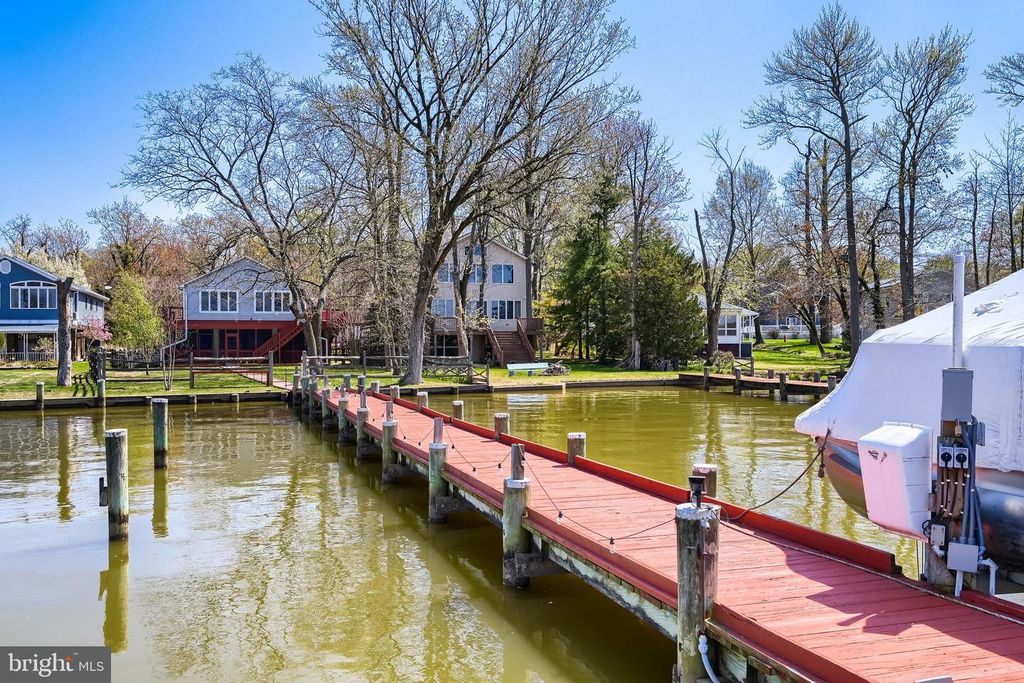 Image 37 of property listing at 6928 N RIVER DR, Middle River, MD 21220