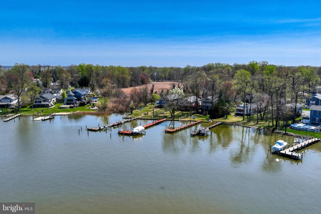 Image 41 of property listing at 6928 N RIVER DR, Middle River, MD 21220