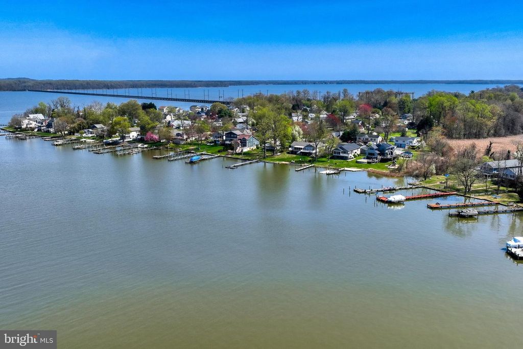 Image 42 of property listing at 6928 N RIVER DR, Middle River, MD 21220