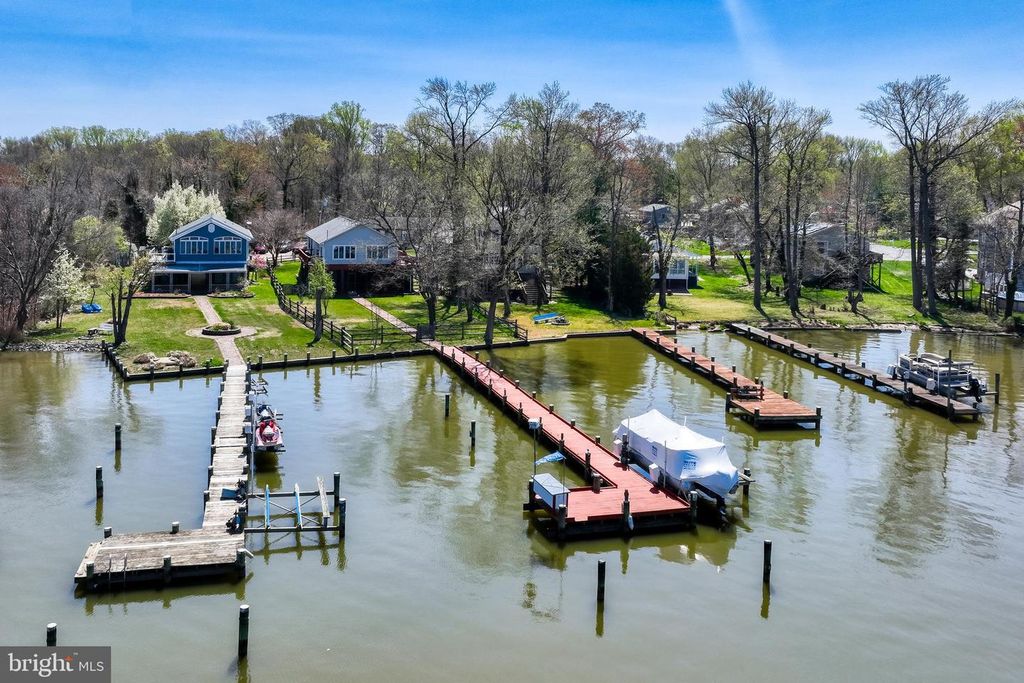 Image 45 of property listing at 6928 N RIVER DR, Middle River, MD 21220