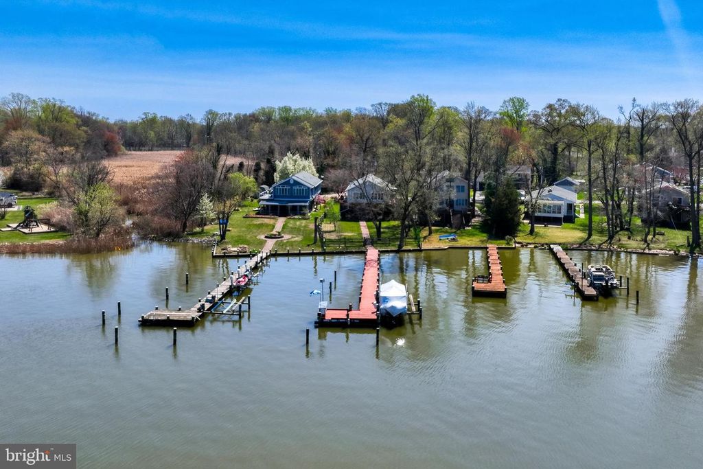 Image 46 of property listing at 6928 N RIVER DR, Middle River, MD 21220