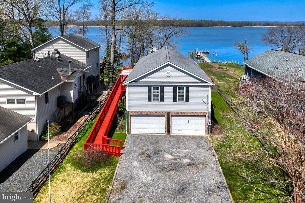 Image 50 of property listing at 6928 N RIVER DR, Middle River, MD 21220