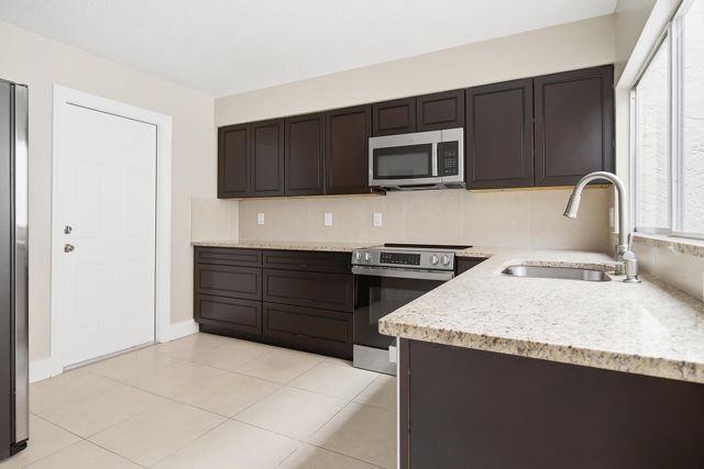 581 NW 47TH Avenue, Delray Beach, FL 33445