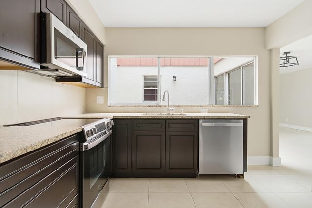 581 NW 47TH Avenue, Delray Beach, FL 33445