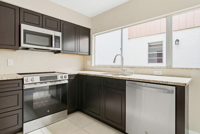 581 NW 47TH Avenue, Delray Beach, FL 33445