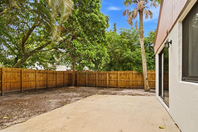 581 NW 47TH Avenue, Delray Beach, FL 33445