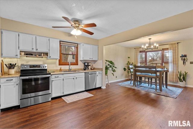 17 Windrush Drive, Jacksonville, IL 62650