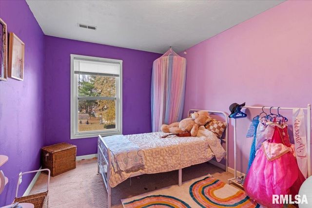 17 Windrush Drive, Jacksonville, IL 62650