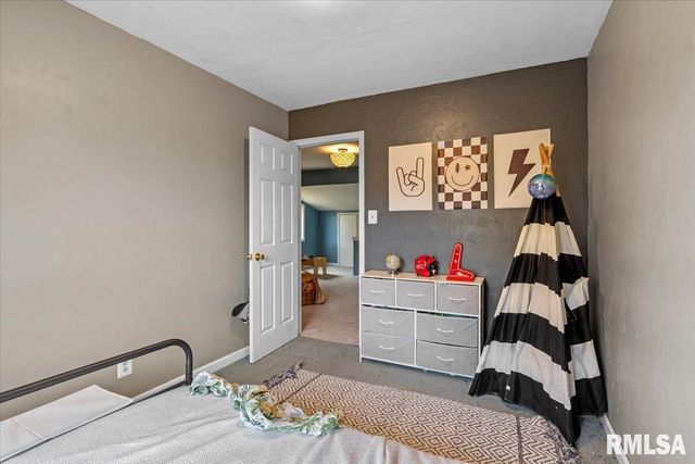 17 Windrush Drive, Jacksonville, IL 62650