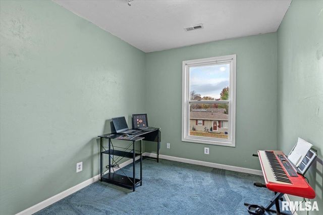 17 Windrush Drive, Jacksonville, IL 62650