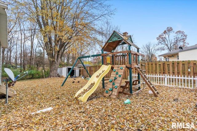 17 Windrush Drive, Jacksonville, IL 62650