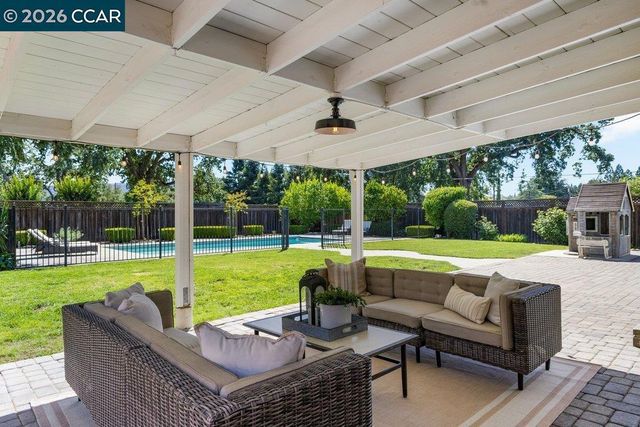 102 Belgian Dr, Danville, CA 94526