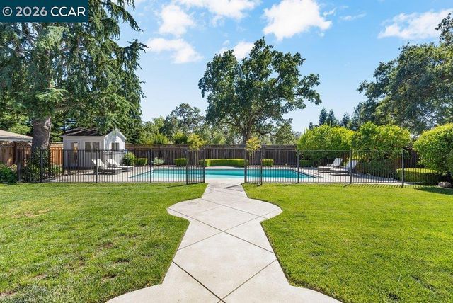 102 Belgian Dr, Danville, CA 94526