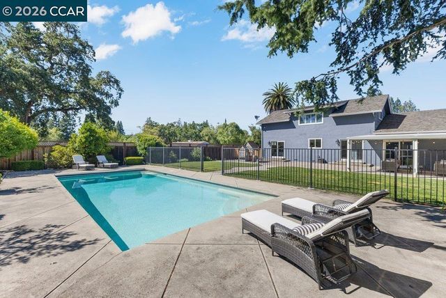 102 Belgian Dr, Danville, CA 94526