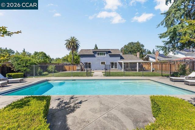 102 Belgian Dr, Danville, CA 94526